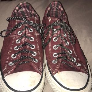 burgundy converse !!